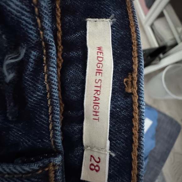 NWOT Levi Wedgie straight 28x28 dark wash - Picture 5 of 7